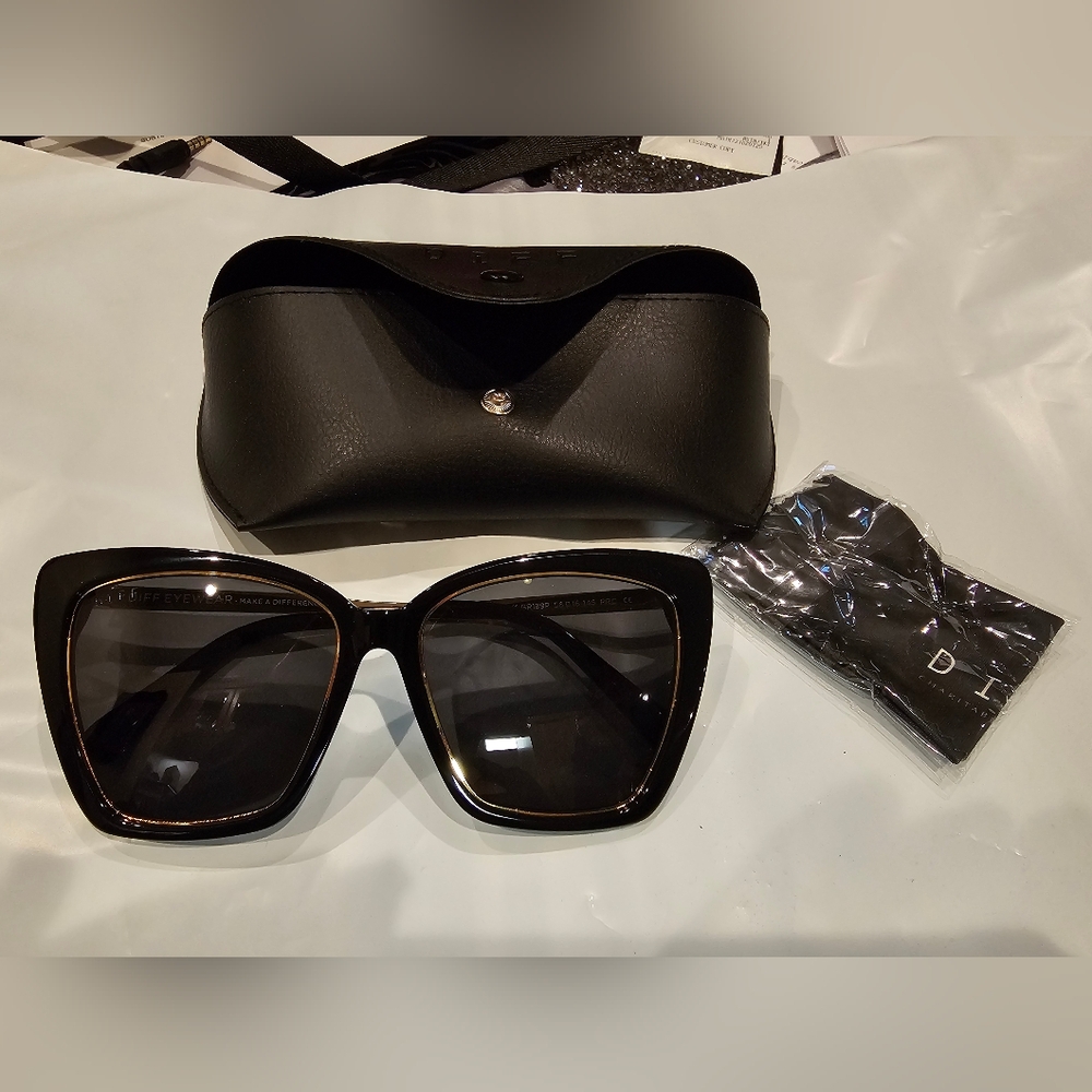 DIFF BECKY II BLACK ON BLACK POLARIZED SUNGLASSES WITH GOLD LINING